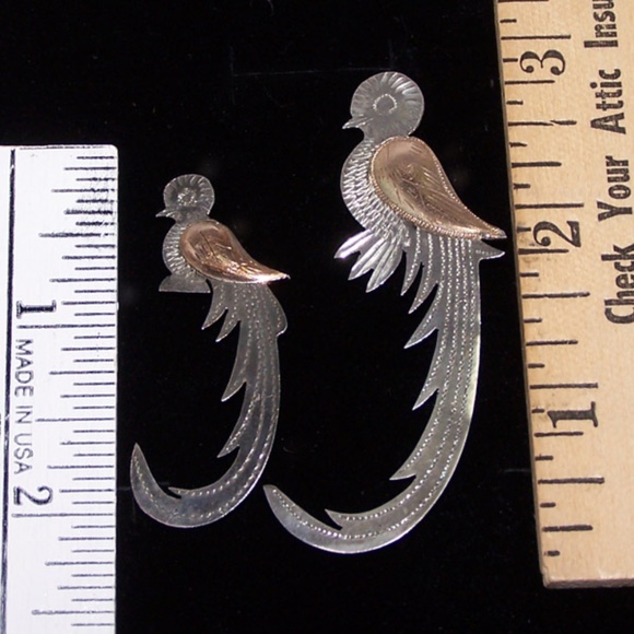 VTG- A PAIR OF GUATEMALA, QUETZAL BIRD, TROPICAL,TWO TONE BROOCHES - Picture 2 of 6